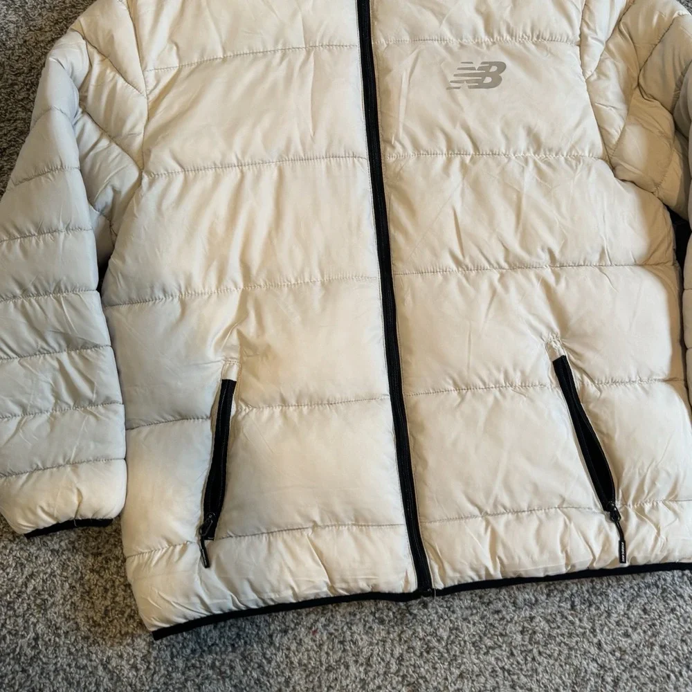 NWT New Balance Tech Puffer Hooded Jacket Ivory Size Large Comfort Fit Full Zip